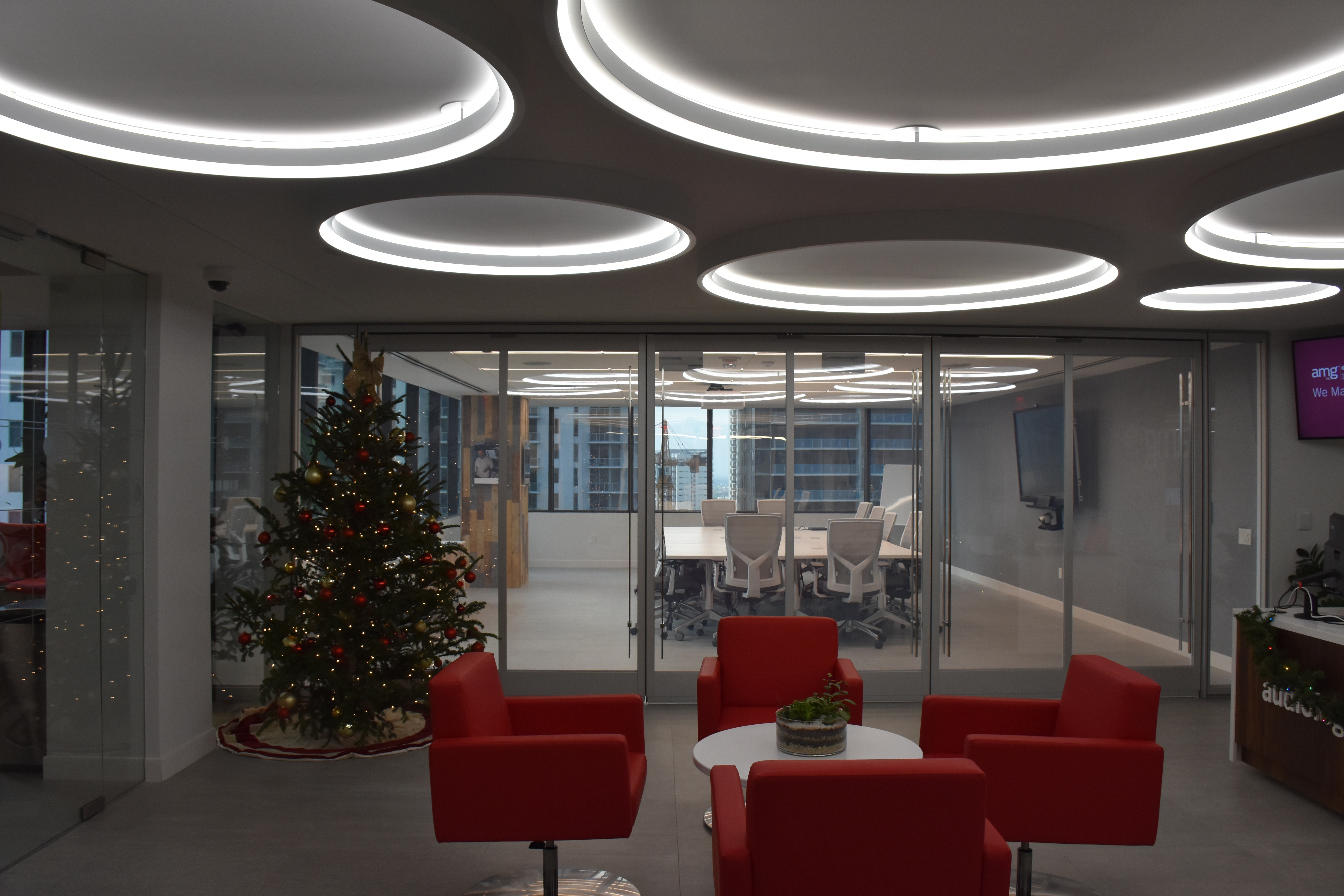 PrivacyVue™ Switchable Glass On - Transparent