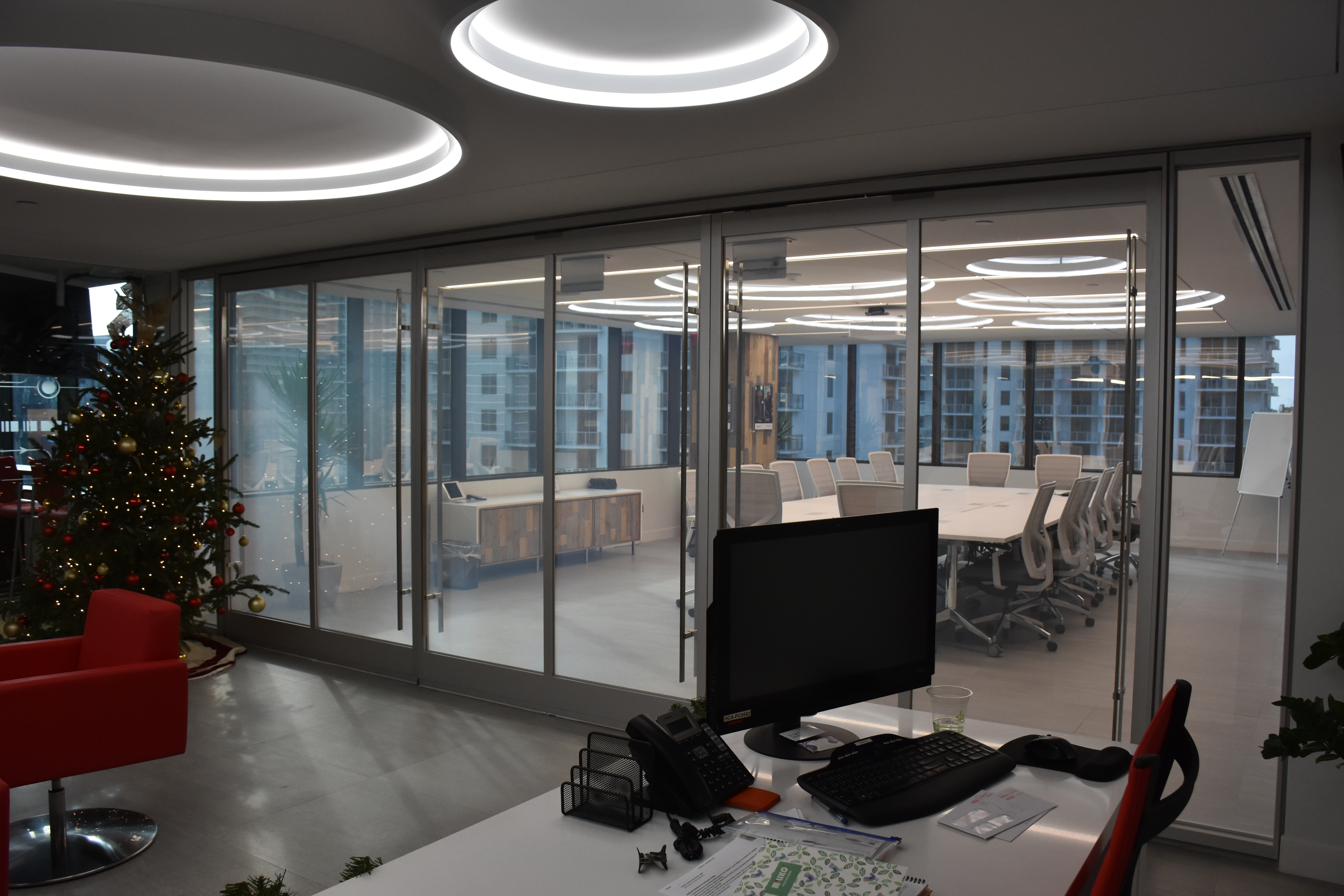 PrivacyVue™ Switchable Glass On - Transparent